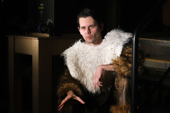 Aus der Steinzeit / Regie: Marek S. Bednarsky